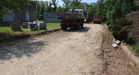 &bdquo;Комунални дейности&ldquo; строи път  към новата градина в &bdquo;Дружба 3&ldquo;