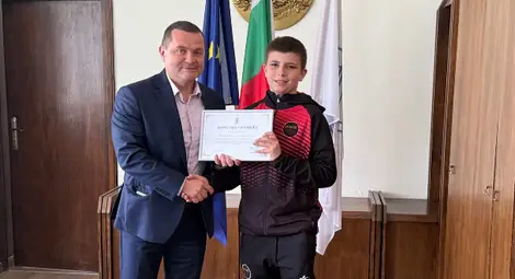 Шампион по джудо и златна медалистка по скокове на батут са новите спортисти на месеца на спортното училище в Русе