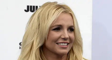 Бисерите на известните: Гей брак между мъж и жена, Япония в Африка и селфи с Исус /галерия/