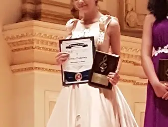 Тереза Тодорова пя в юбилеен гала концерт в Карнеги хол