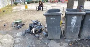 Клошари палят кофи за боклук, за да се греят