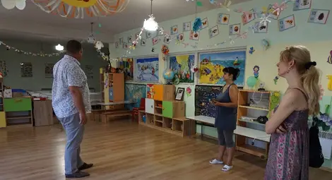 Иво Пазарджиев на място видя нуждата от ремонт на детската градина в Червена вода