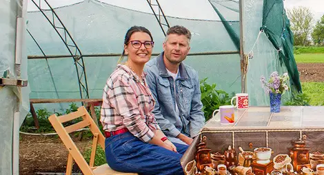 Павлина и Йонатан - българо-германската двойка, която прави успешен бизнес с пълна отдаденост на природата. Снимка: Стопкадър Нова тв