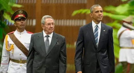 Обама се срещна с Раул Кастро в Хавана