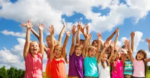 Кастанети от бирени капачки и рисунки от пясък ще правят деца на панаир в събота