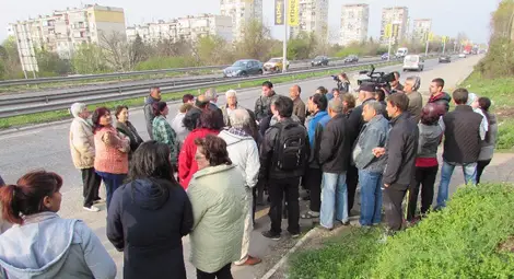 Протестиращи искат надлез на &bdquo;България&ldquo;