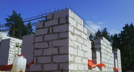 Пенобетонът е лек и здрав строителен материал с отлични топлоизолационни качества.