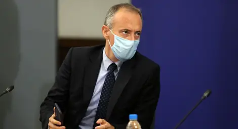 Вълчев: Гимназиите в "червените зони" трябва да продължат дистанционно