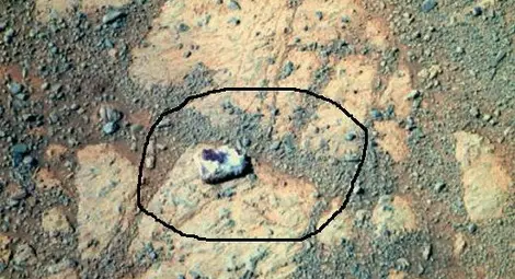 НАСА разгада тайната на блуждаещия марсиански камък