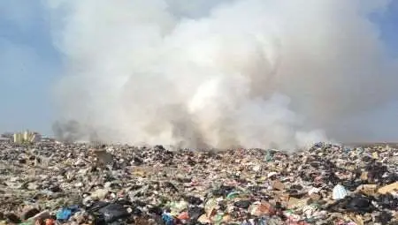 Роми пребиха охранител и подпалиха сметище Роми пребиха охранител и подпалиха сметище