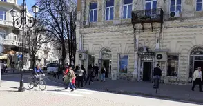 Извънредно положение: Само хранителните магазини и аптеките ще работят до 29 март