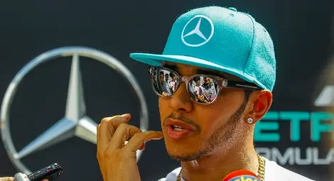 Хамилтън най-бърз във втората тренировка на "Сепанг"