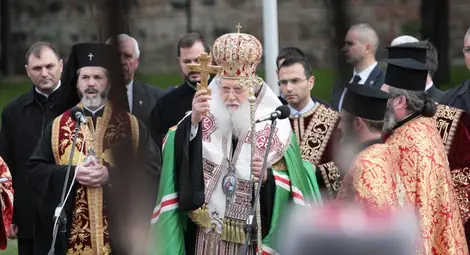 С тържествен водосвет осветиха бойните знамена и знамената-светини