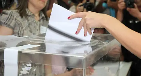 Избирателите се стопили с 10 000 за четири години Избирателите се стопили с 10 000 за четири години