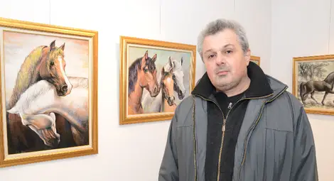 Платноходи и коне обитават  новите картини на Николай Колев