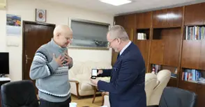 Бурджиев изненада с книга и златна значка родолюбеца Иван Кънчев