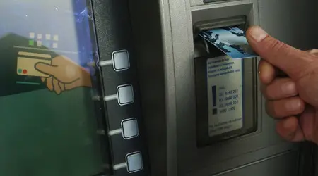 22-годишен източил 2100 лева от картата на бъдещата тъща