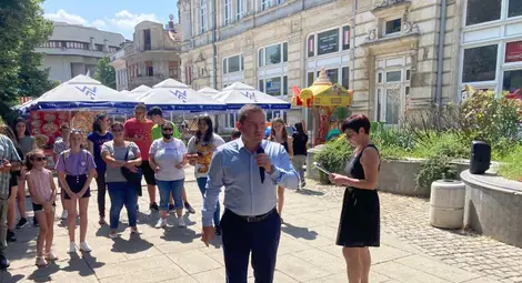 Областният информационен център награди най-добрите рисунки в конкурса „Европа подкрепя Русе“ Областният информационен център награди най-добрите рисунки в конкурса „Европа подкрепя Русе“