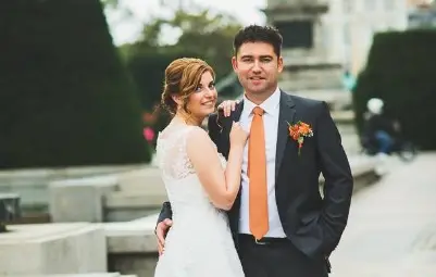 Мартина избра библиотеката за сватбената си фотосесия