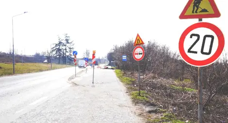 Трети месец търсят причината за пропадането на пътя край &bdquo;Метро&ldquo;