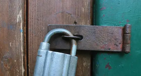 Ревнивец два дни държал любимата си заключена в гараж