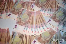 Банките вдигат лихвите и променят таксите от юли