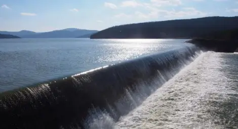 Мизия е в паника, остава метър до преливането на река Скът