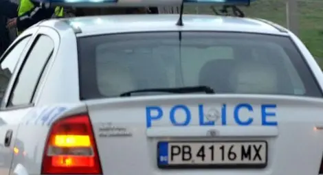 ТИР помля патрулка край Враца