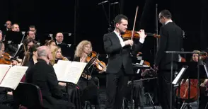 Вълшебната цигулка на Светлин Русев предизвика възторг у малки меломани