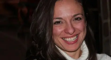 Българка от Лондон осигури дом на 24 деца