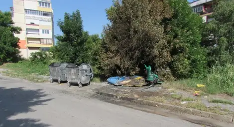 Огнена река от пламнали контейнери запали асфалта в &bdquo;Дружба 3&ldquo;