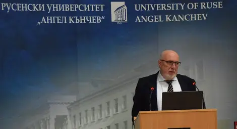 Професор Милко Палангурски от Института за исторически изследвания към БАН изнесе лекция в Русенския университет