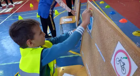 Състезание по безопасност на движението с участието на три русенски училища Състезание по безопасност на движението с участието на три русенски училища