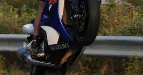 Рокер без книжка глобен за каране на задна гума