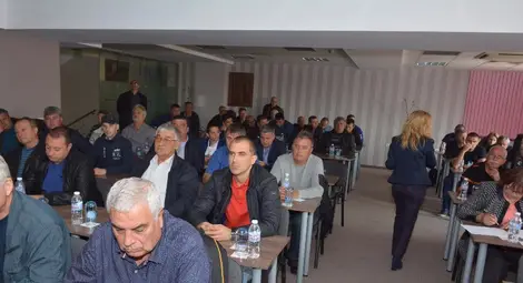 Земеделци: Държавата пази с ракети лозята на юг, а плодородните земи при нас - не