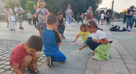 Деца рисуваха на площада мечтите си за чист въздух в Русе