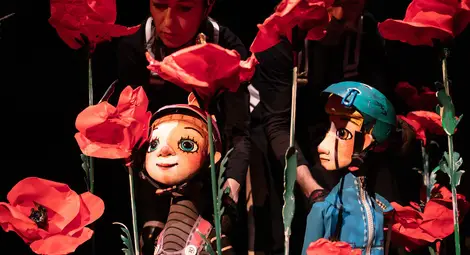 &bdquo;Парченце от луната&ldquo;&ndash; магическа приказка с акробатика, танци и рок музика гостува в Кукления театър в Русе