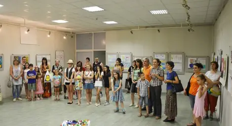 Малки художници откриха изложба в голямата галерия Малки художници откриха изложба в голямата галерия