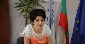 Десислава Атанасова: Не вземаме пари от партията вместо заплати