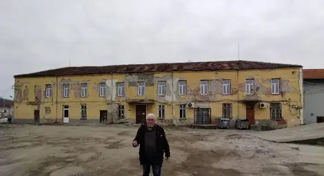 Първата сграда на Механотехническото училище (Флотската казарма) Първата сграда на Механотехническото училище (Флотската казарма)