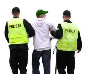 Русенски полицаи заловиха крадеца на GSM-и по схемата "Дай да се обадя спешно по телефона"?