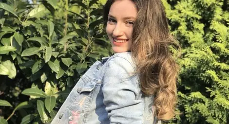 Пианистката Цвета отпразнува абитуриентски бал и спечели Мис Русе 2020 в Ковид-криза