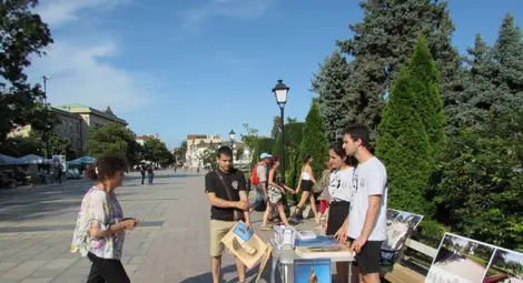 Доброволци от кампанията за паметник на Левски: За всеки град в България е важно да има монумент на нашите герои Доброволци от кампанията за паметник на Левски: За всеки град в България е важно да има монумент на нашите герои