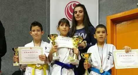 Младите каратисти на &bdquo;Русе&ldquo; с две титли и бронз