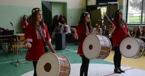 С тъпан шоу започна гергьовският празник в гимназията в Чифлика