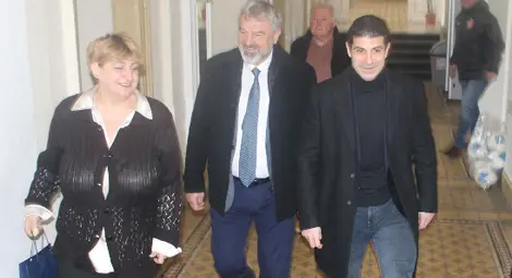 Президентът на БФС Георги Иванов подари футболни топки  на учениците от най-старото русенско училище