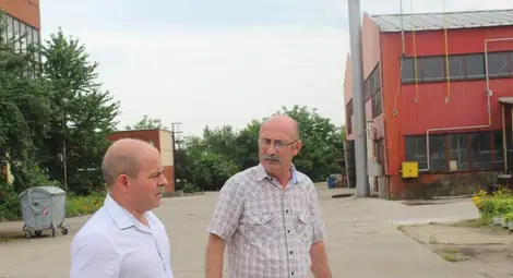 Кметът Пламен Стоилов и изп. директор на &bdquo;Петър Караминчев&ldquo; инж.Пенчо Недев огледаха района.    Снимка: Община Русе