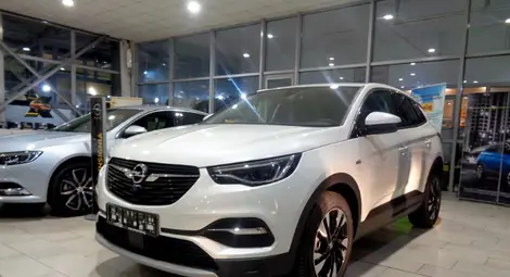 Приключенският &bdquo;Опел Грандленд&ldquo; демонстрира стил и класа в Русе