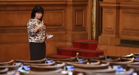 Липса на кворум провали днешното заседание на парламента