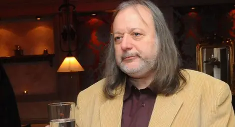 Съдия изпълнител продава двора на Володя Стоянов 